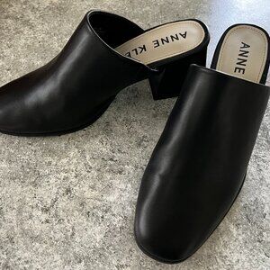 Slip-on shoe with Heel by Anne Klein